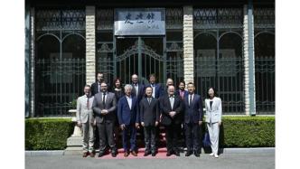 卢森堡代表团夺得银牌尽显实力